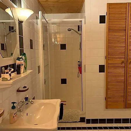 De Kaagse Koe Nocleg ze śniadaniem 3*